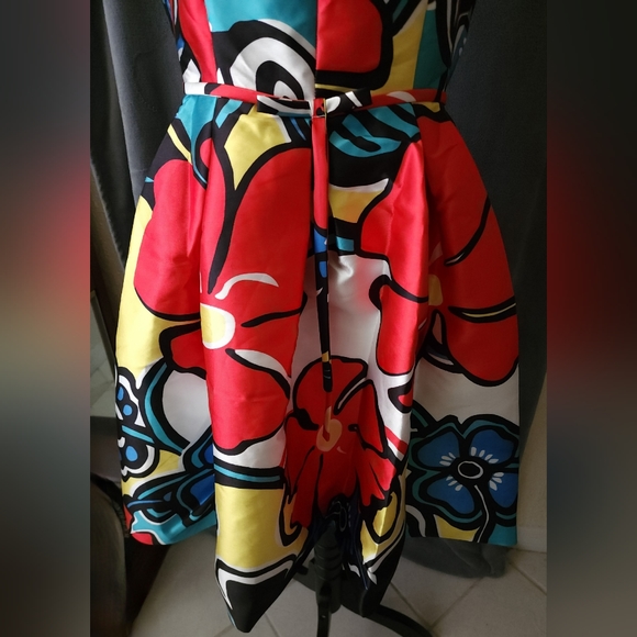 Vibrant Retro Floral Print Dress - Picture 6 of 9